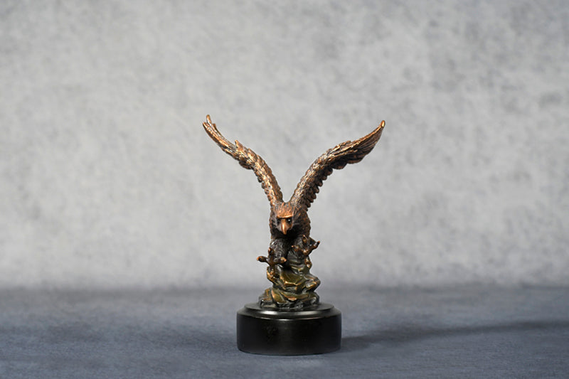 Eagle Bronze w/ Black Base - Monarch Trophy Studio