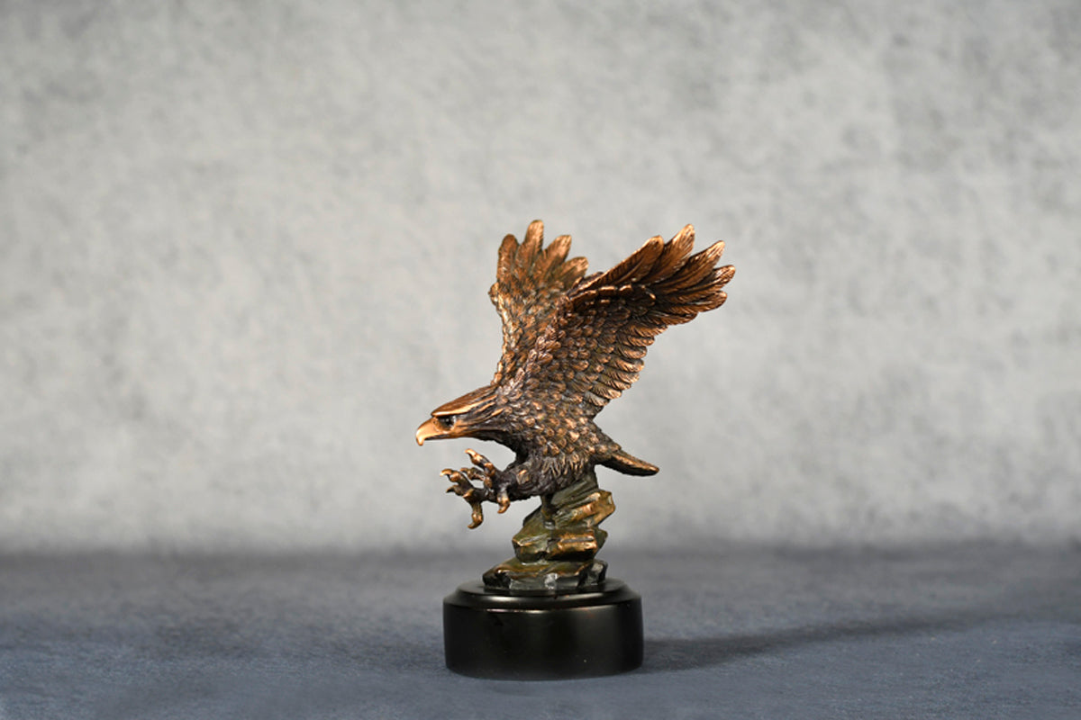 Eagle Bronze w/ Black Base - Monarch Trophy Studio