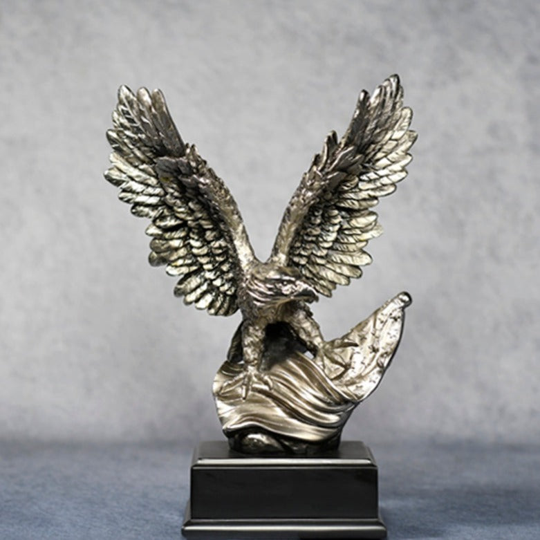 Silver Eagle w/Flag - Monarch Trophy Studio