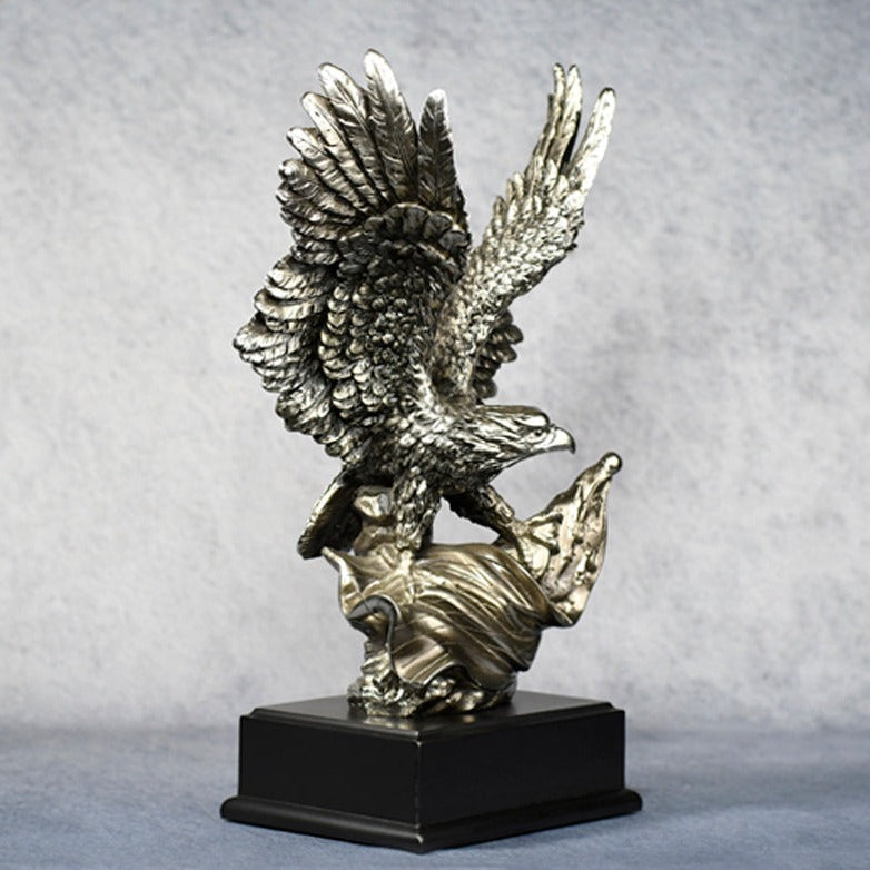 Silver Eagle w/Flag - Monarch Trophy Studio