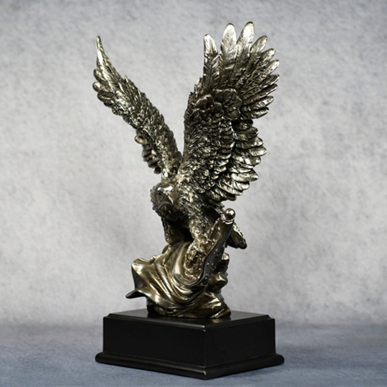 Silver Eagle w/Flag - Monarch Trophy Studio