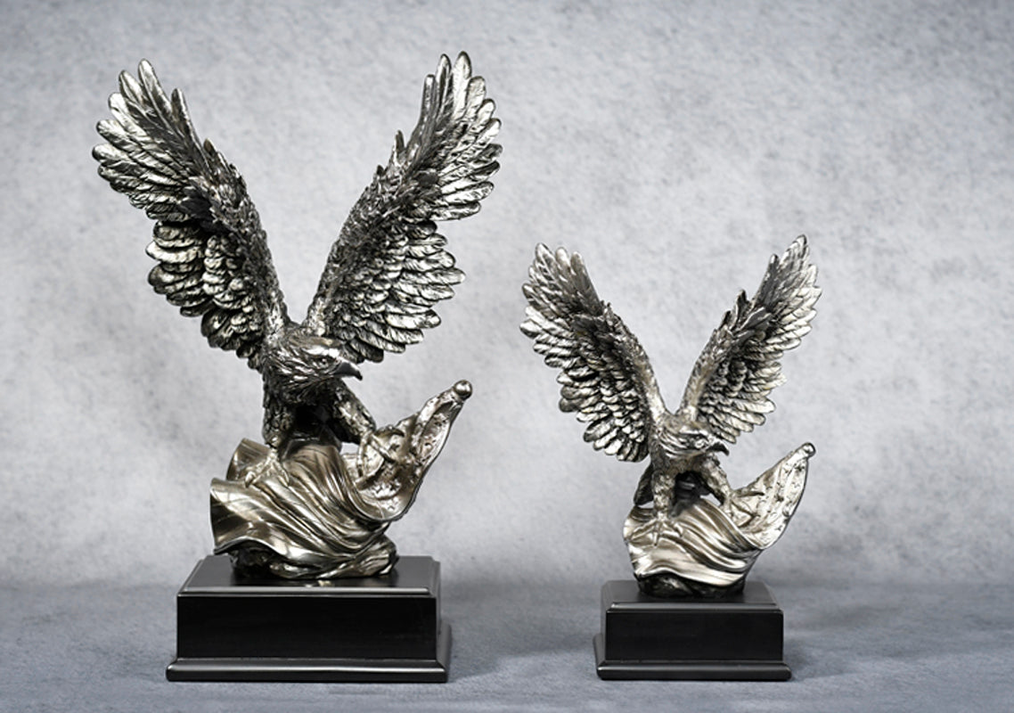 Silver Eagle w/Flag - Monarch Trophy Studio