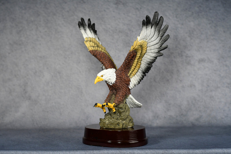 Eagle In Flight w/ Wood Base - Monarch Trophy Studio