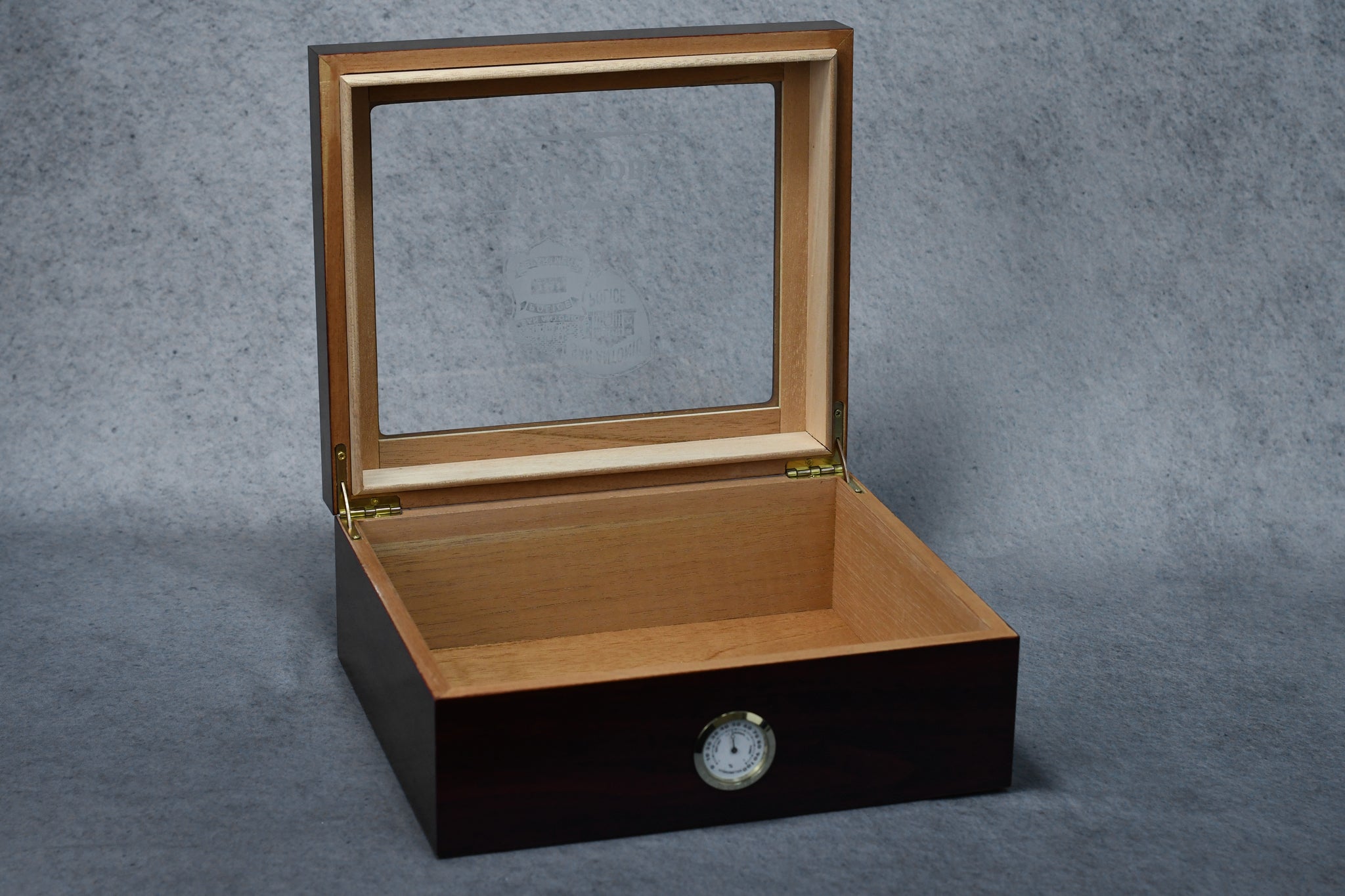 Chalet Glasstop Humidor - Monarch Trophy Studio