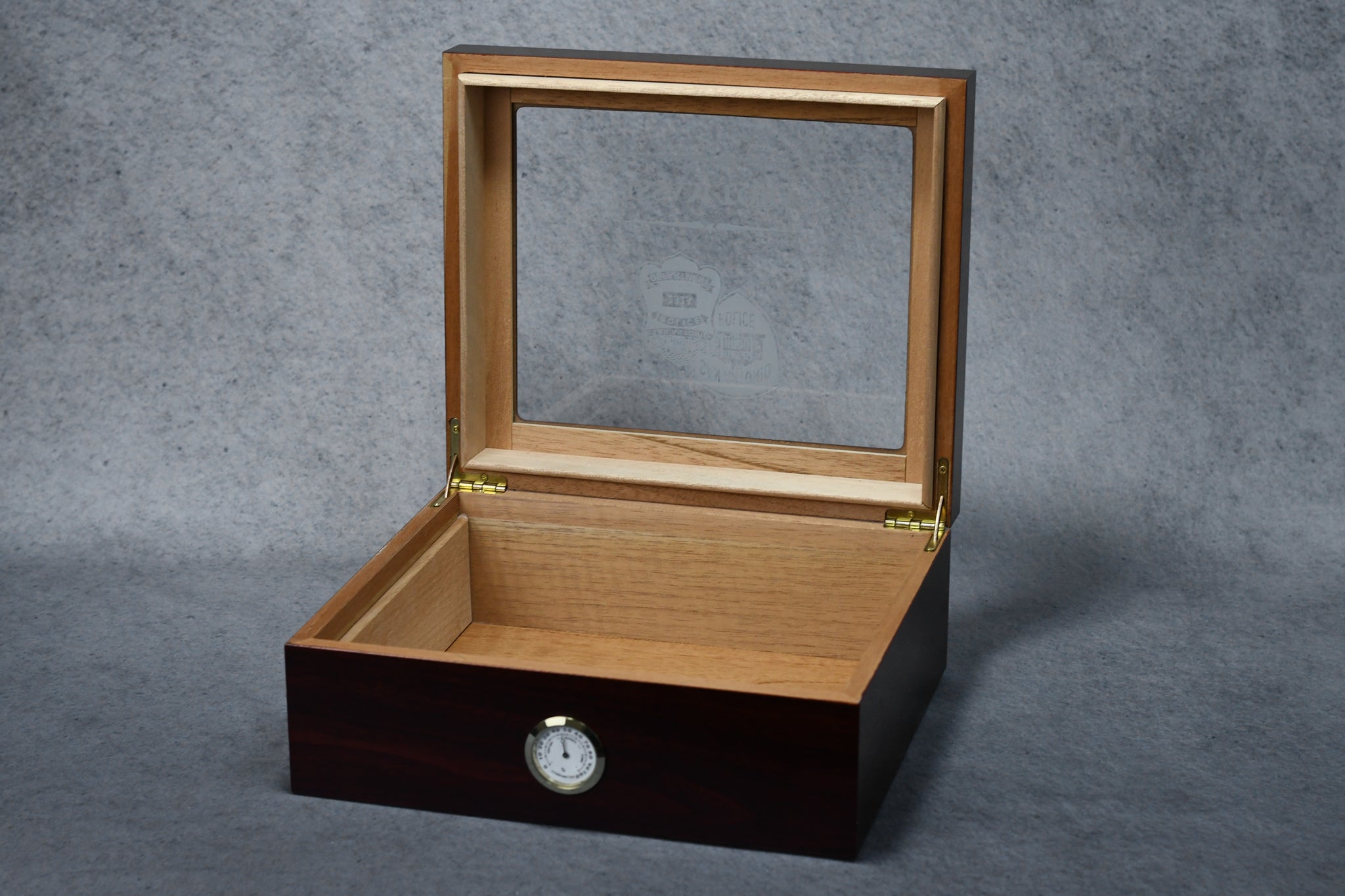 Chalet Glasstop Humidor - Monarch Trophy Studio